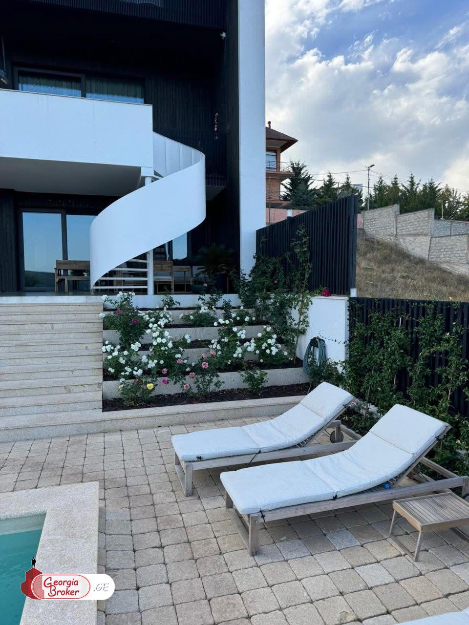 nearly repaired 9-room house for sale